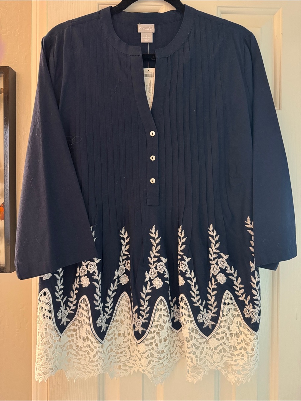 NWT! Chico's Navy & White Floral Embroidery Lace Trim Hem Top Size 3